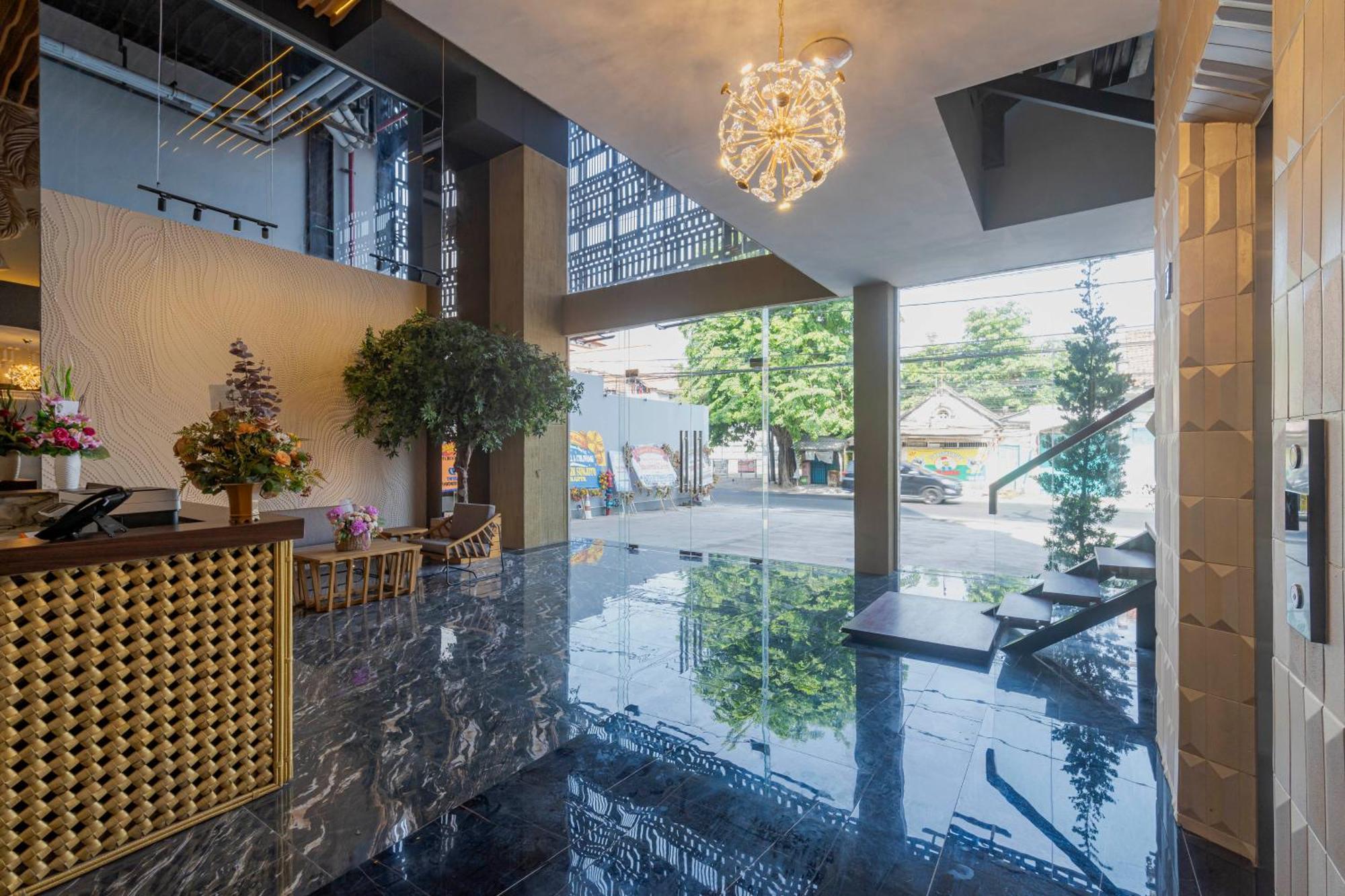 Stay.Vie Hotel Surabaya Exterior photo