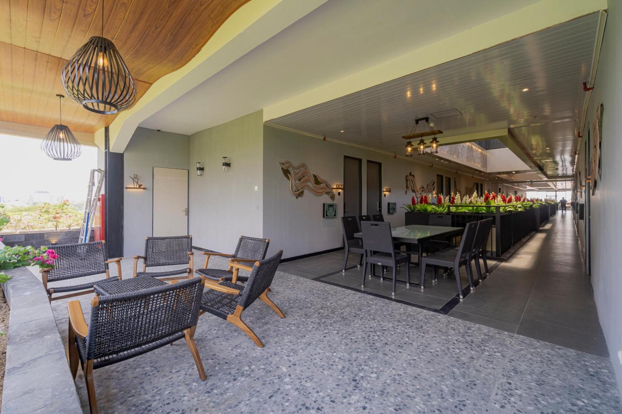 Stay.Vie Hotel Surabaya Exterior photo