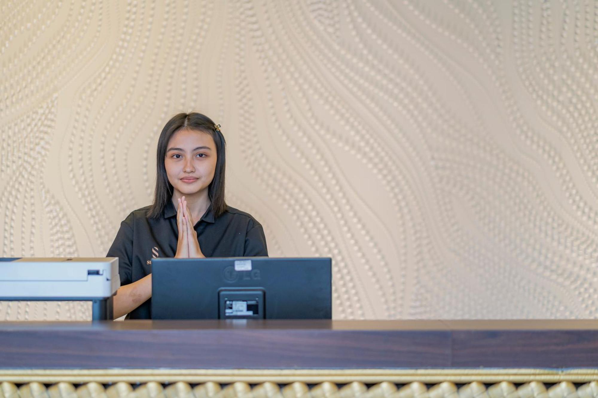 Stay.Vie Hotel Surabaya Exterior photo